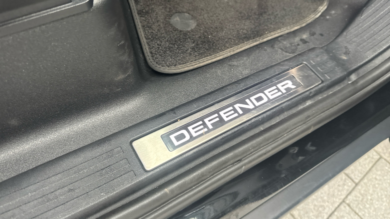 Land Rover Defender 3.0 D250 X-Dynamic SE 110 5dr Auto Diesel Estate